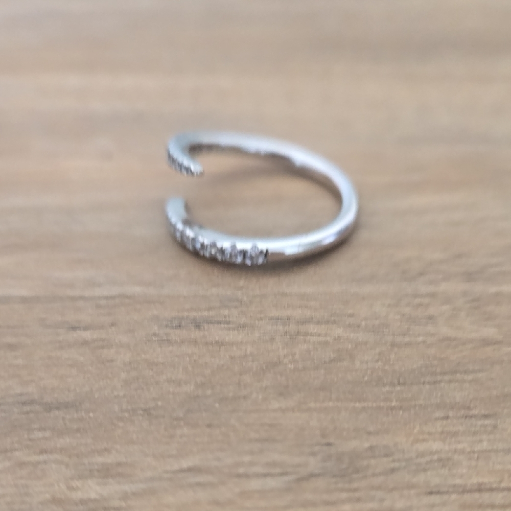 Elegant Silver Women's Ring - Picture 6 of 8